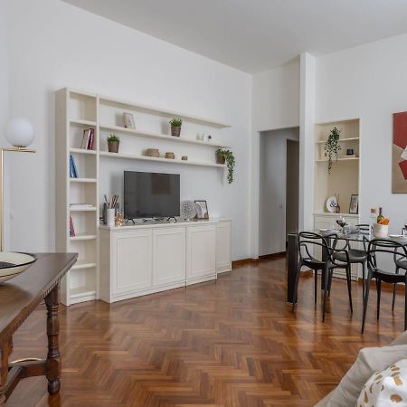 The Best Rent - Gorgeous Two-Bedroom Apartment In Porta Nuova District Мілан Екстер'єр фото