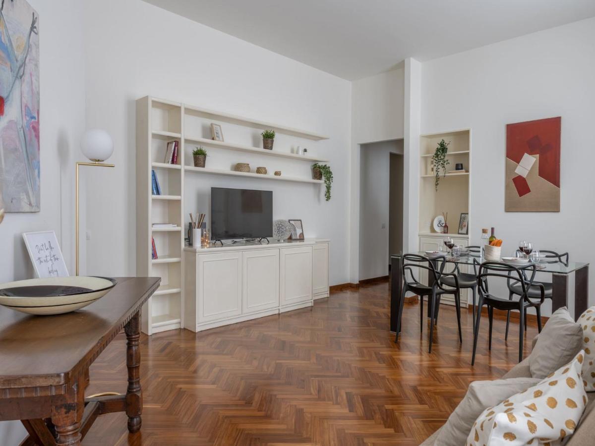 The Best Rent - Gorgeous Two-Bedroom Apartment In Porta Nuova District Мілан Екстер'єр фото