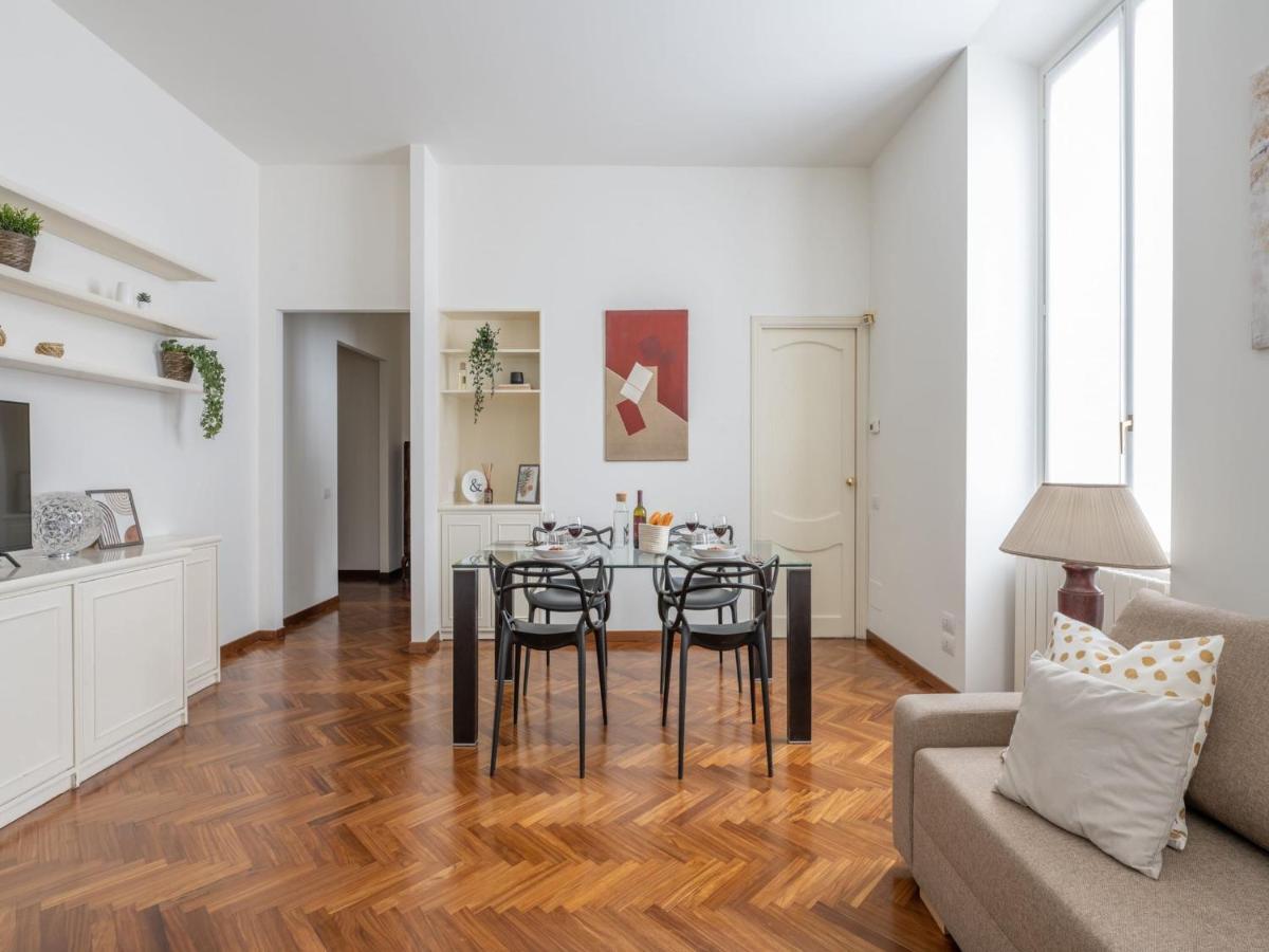 The Best Rent - Gorgeous Two-Bedroom Apartment In Porta Nuova District Мілан Екстер'єр фото