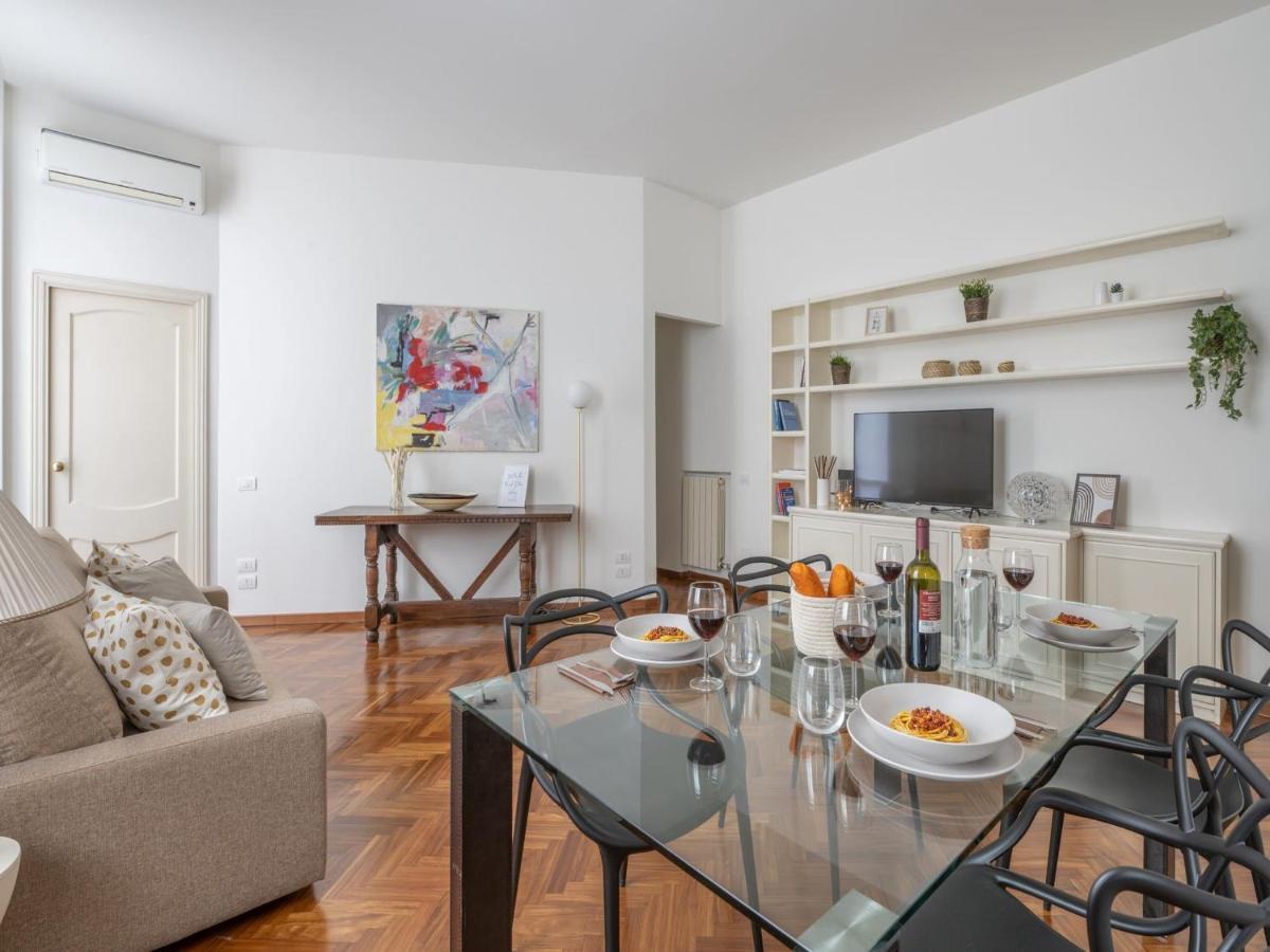 The Best Rent - Gorgeous Two-Bedroom Apartment In Porta Nuova District Мілан Екстер'єр фото