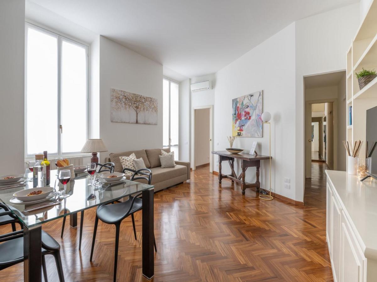 The Best Rent - Gorgeous Two-Bedroom Apartment In Porta Nuova District Мілан Екстер'єр фото