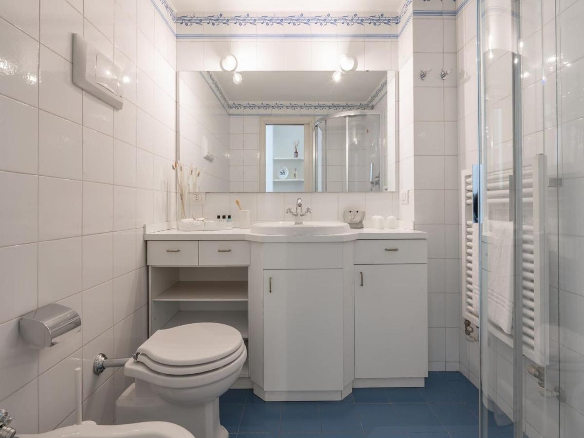 The Best Rent - Gorgeous Two-Bedroom Apartment In Porta Nuova District Мілан Екстер'єр фото