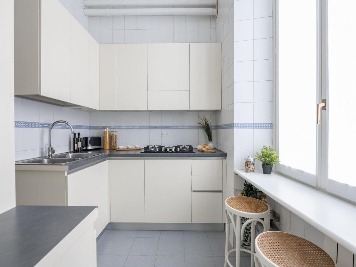 The Best Rent - Gorgeous Two-Bedroom Apartment In Porta Nuova District Мілан Екстер'єр фото
